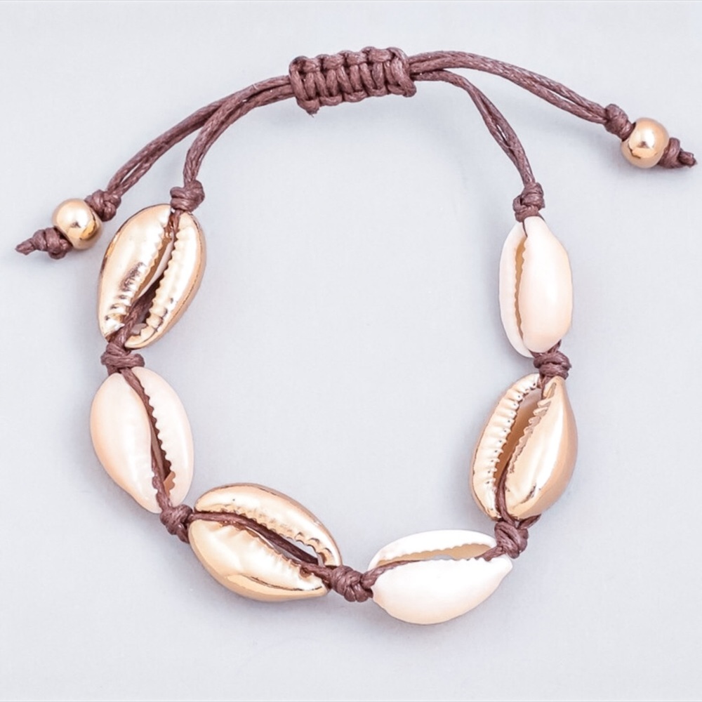NEW! Gold Seashell Adjustable Rope Bracelet - Picture 1 of 3